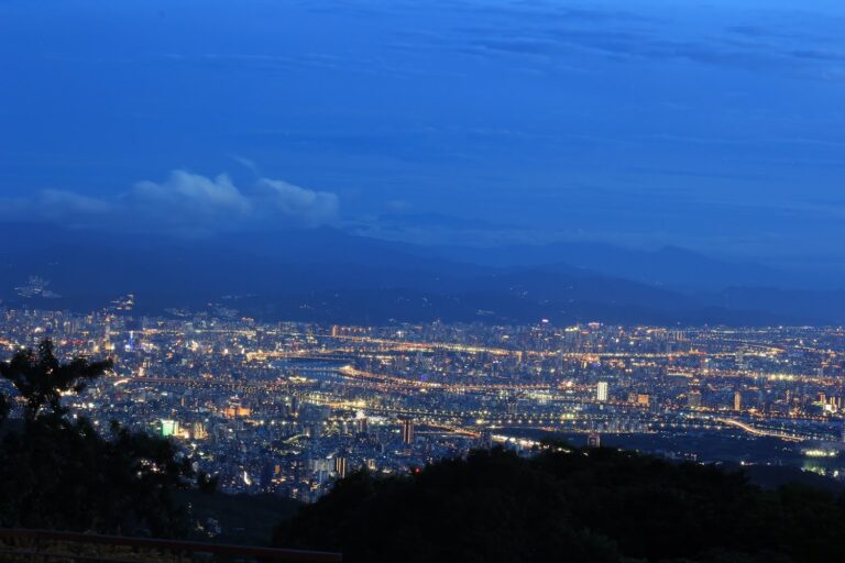 北投 雲朵觀景台懶人包｜夕陽、雲海、夜景一次收錄的 8 個觀景秘境