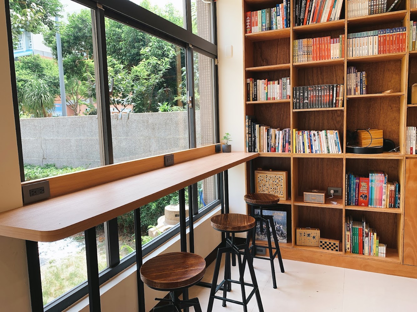 城市藏書閣慢讀提案 走進桃園中壢逗點文創藏書閣的一本書一壺茶時光